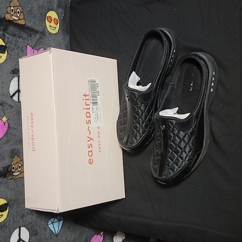 Easy Spirit Slip ons - Picture 1 of 4